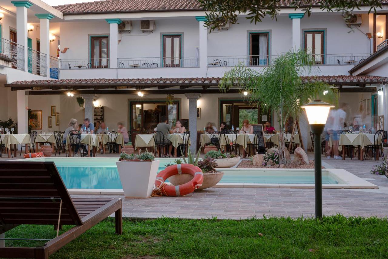 Hotel Baja Azzurra Bari Sardo Exterior foto