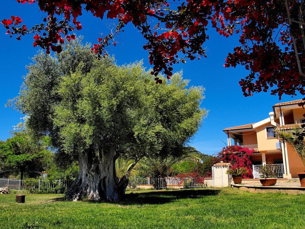 Hotel Baja Azzurra Bari Sardo Exterior foto