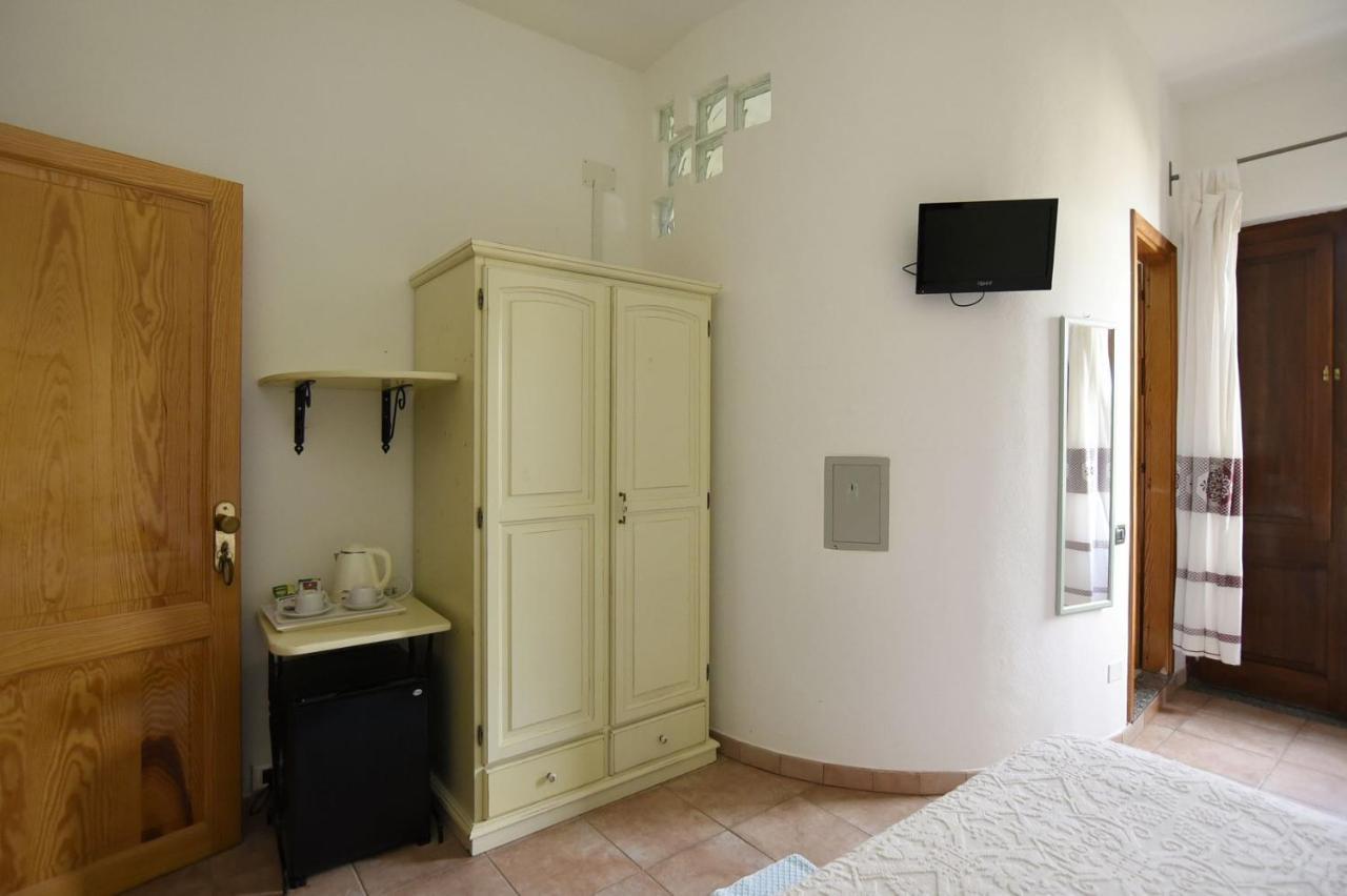 Hotel Baja Azzurra Bari Sardo Exterior foto